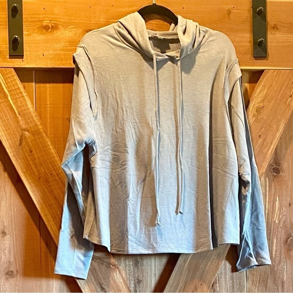NWOT Andree by Unit Hoodie with fun sleeve details, Heather Grey, Size: L - Picture 2 of 6